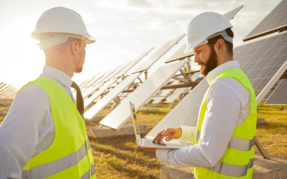 Field service workers using field service software.