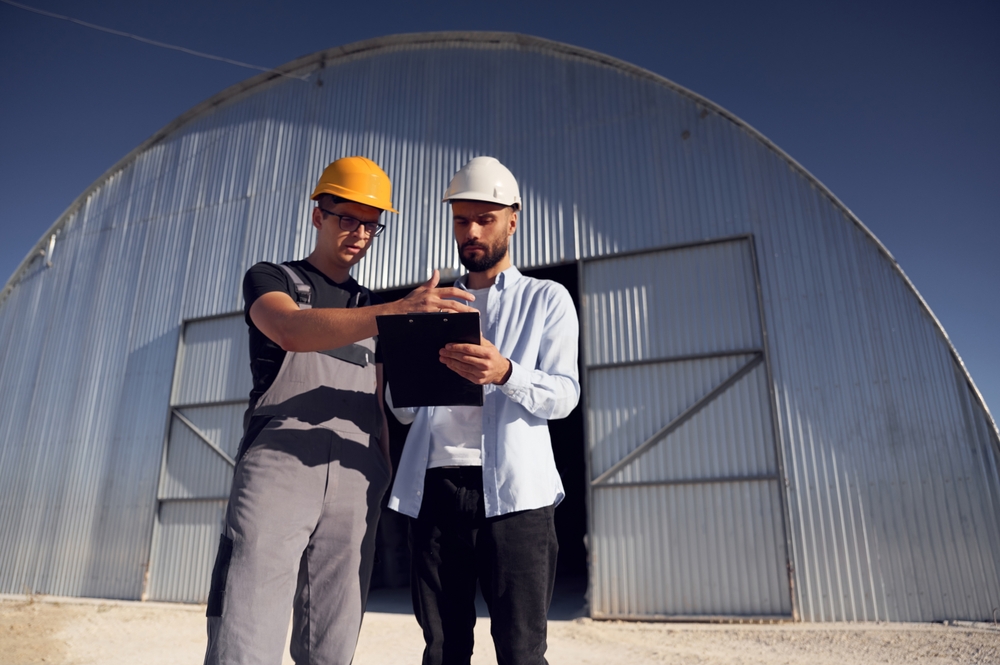 Field Service Workers using Field Service Management Software Solutions